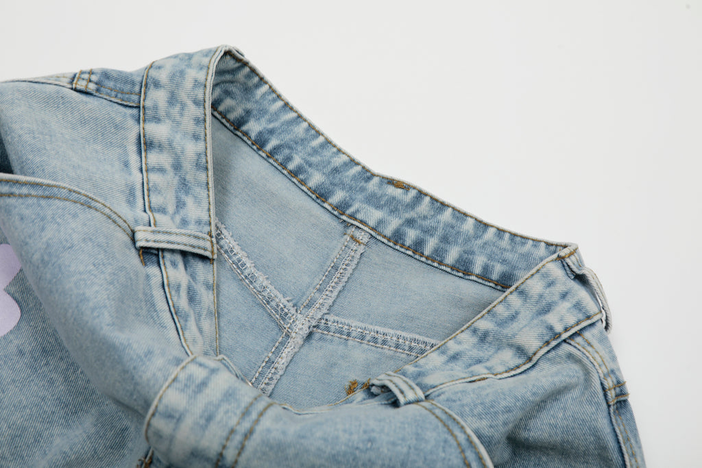 DONOTLOGO Unisex Flower Patch Denim Shorts | Light Wash, High-Waist | Loose Fit Summer Must-Have