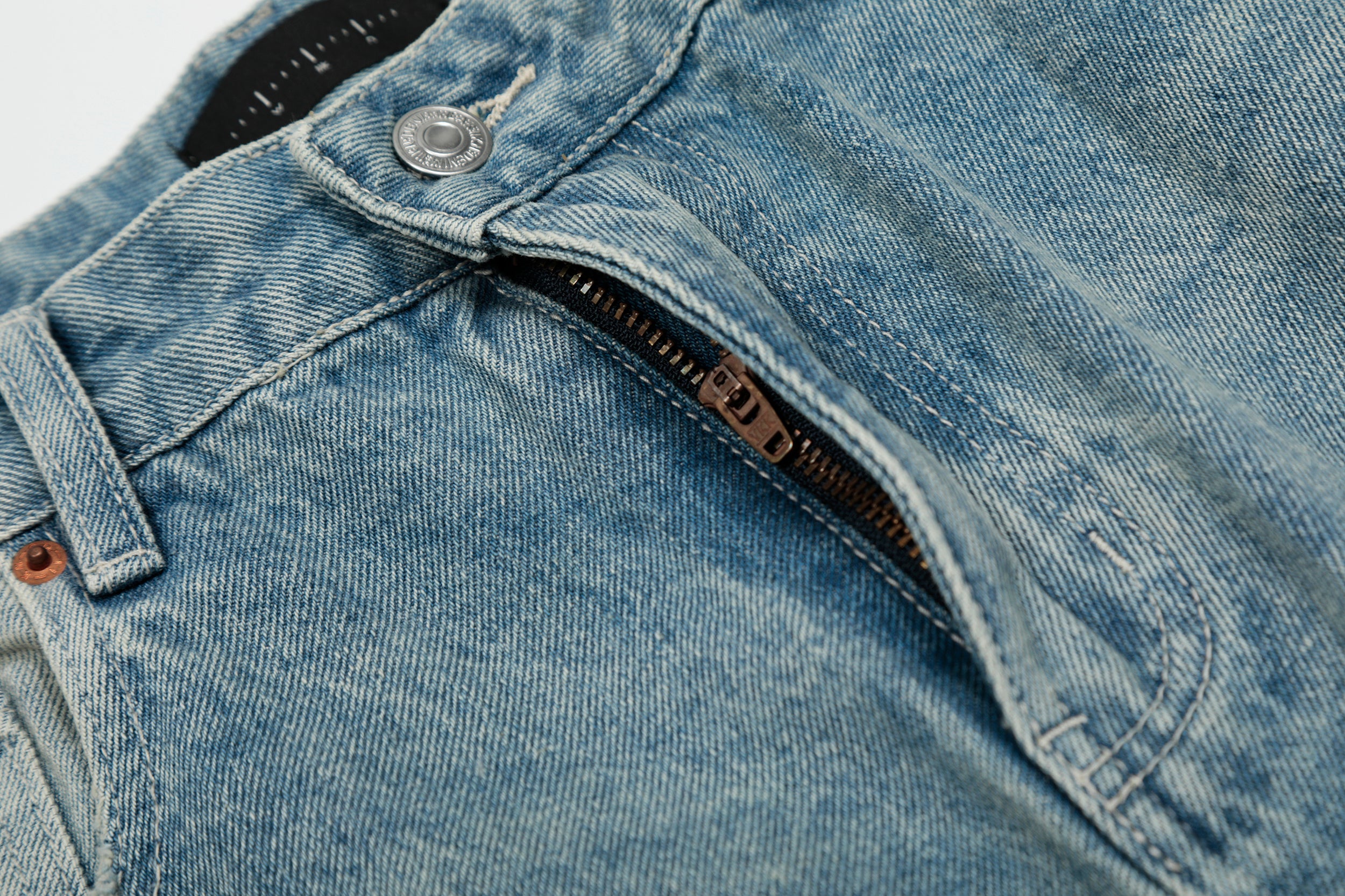DONOTLOGO Urban Heritage Collection | Unisex Oversized Cropped Denim | Retro Aesthetic High-Rise Wide-Leg Bottoms with Authentic Fade Detail