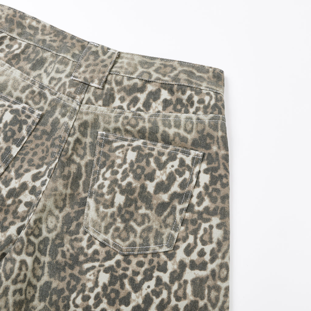 DONOTLOGO Retro Leopard Baggy Denim Shorts | Unisex Y2K Wide Leg Trousers with Bold Animal Print | High Street Relaxed Fit Bottoms