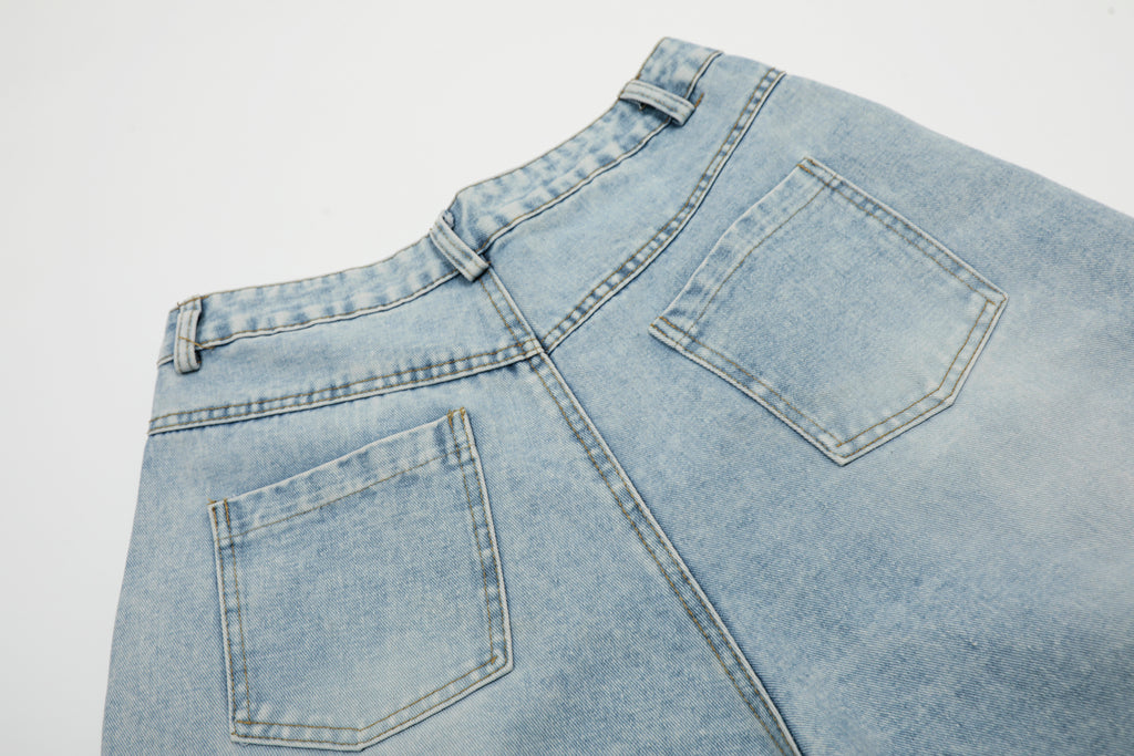 DONOTLOGO Unisex Flower Patch Denim Shorts | Light Wash, High-Waist | Loose Fit Summer Must-Have