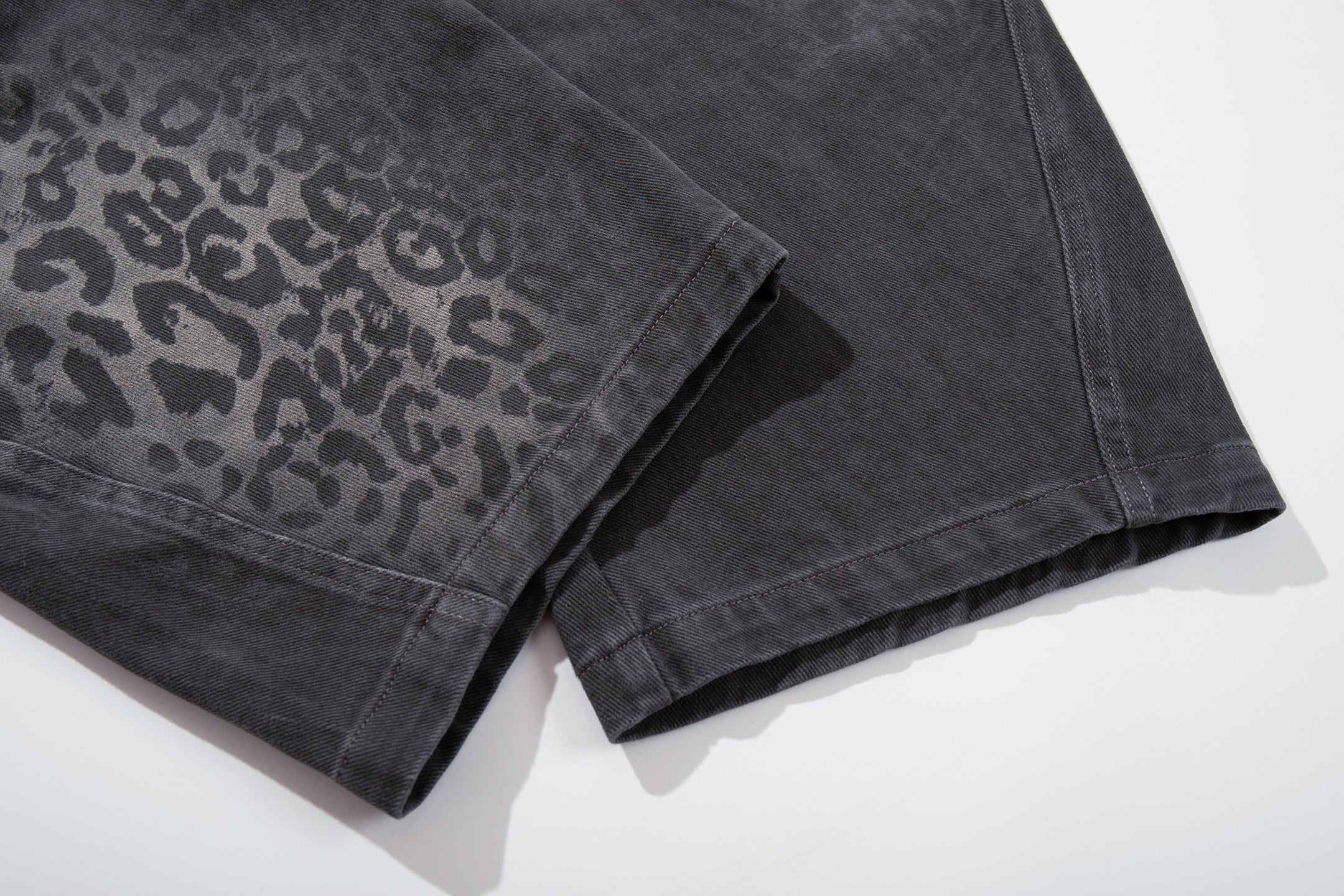 Unisex Trendy Streetwear Leopard-Print Gradient Distressed Curved-Leg Jeans