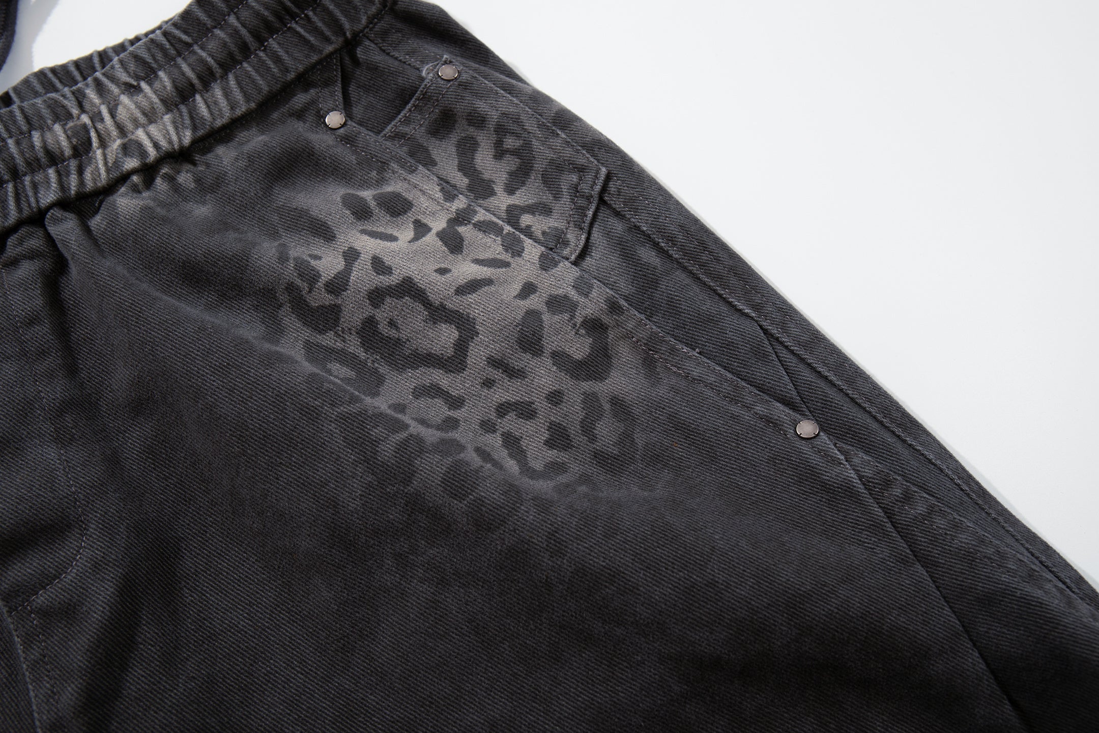 Unisex Trendy Streetwear Leopard-Print Gradient Distressed Curved-Leg Jeans