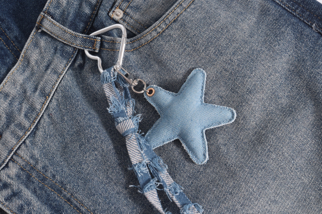DONOTLOGO Deconstructed Streetwear Aesthetic | Unisex Oversized Baggy Jeans | Vintage Wash with Star Pendant & Frayed Pocket Details