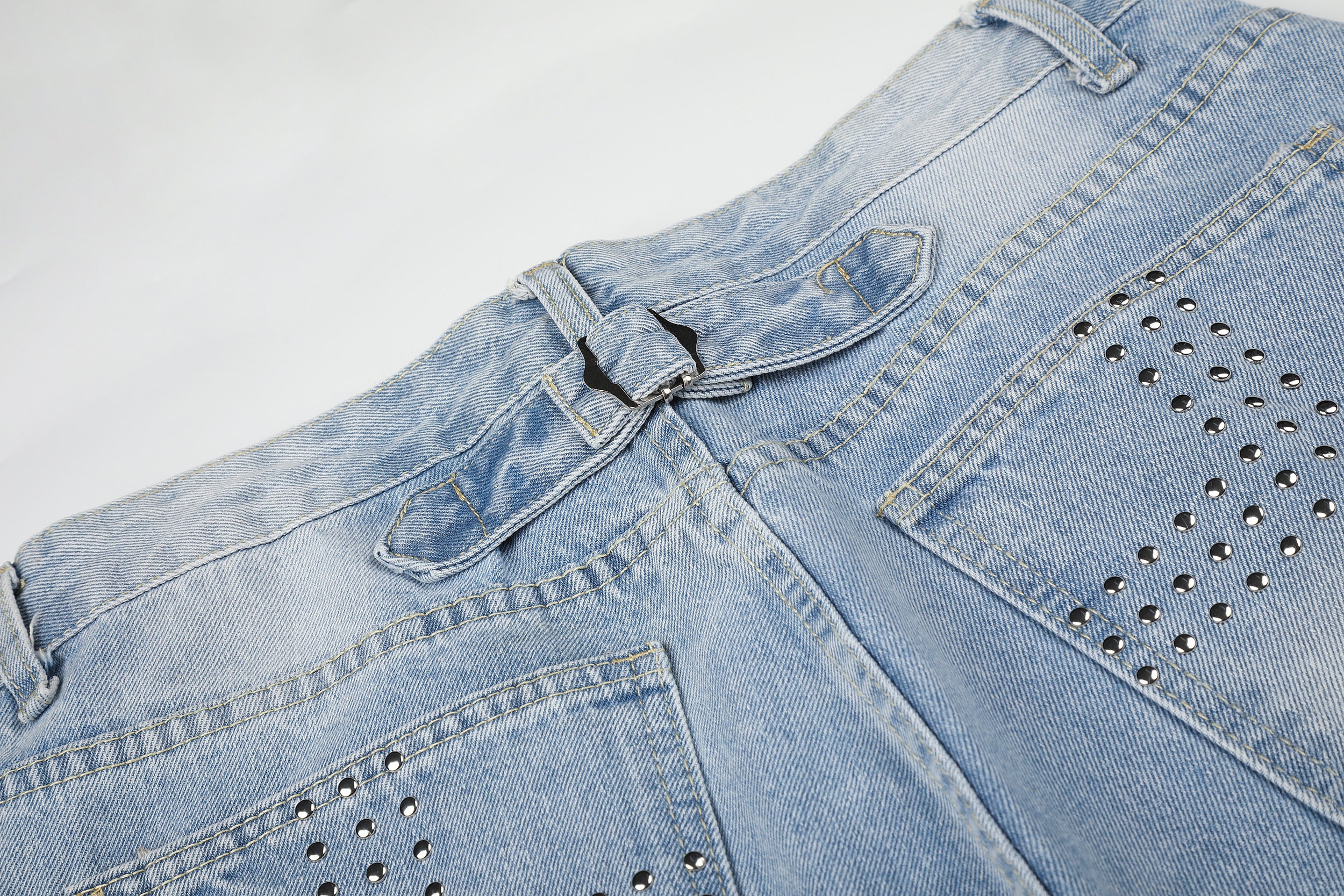 DONOTLOGO Urban Edge Collection | Unisex Relaxed Fit Denim Jeans | Bold Rivet Pocket Detail & Vintage Wash Finish with Classic Cotton Denim Fabric