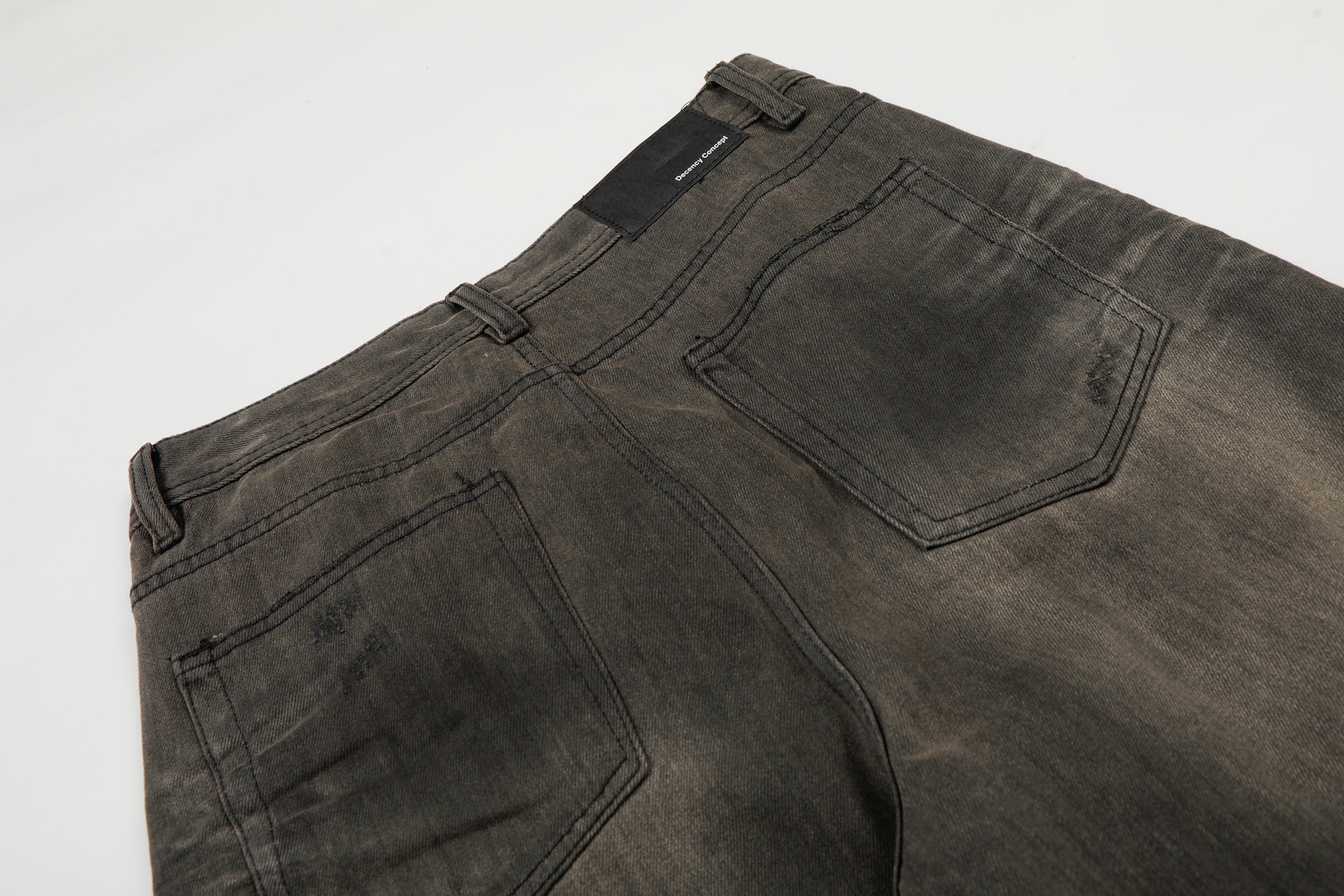 DONOTLOGO Urban Heritage Collection | Unisex Oversized Oil-Washed Denim | Retro Aesthetic High-Rise Wide-Leg Bottoms with Authentic 3D Pleat Detail 设计亮点：