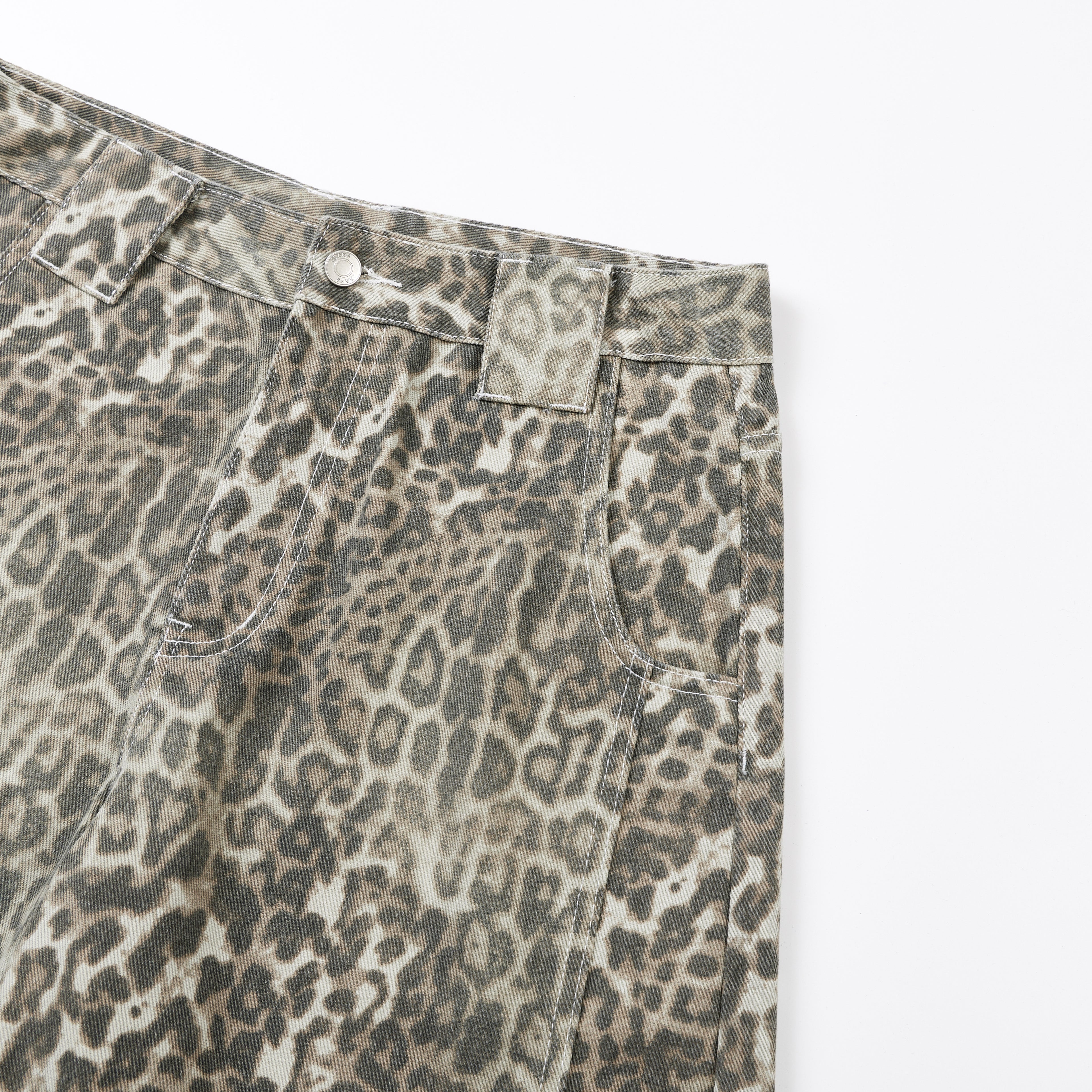 DONOTLOGO Retro Leopard Baggy Denim Shorts | Unisex Y2K Wide Leg Trousers with Bold Animal Print | High Street Relaxed Fit Bottoms
