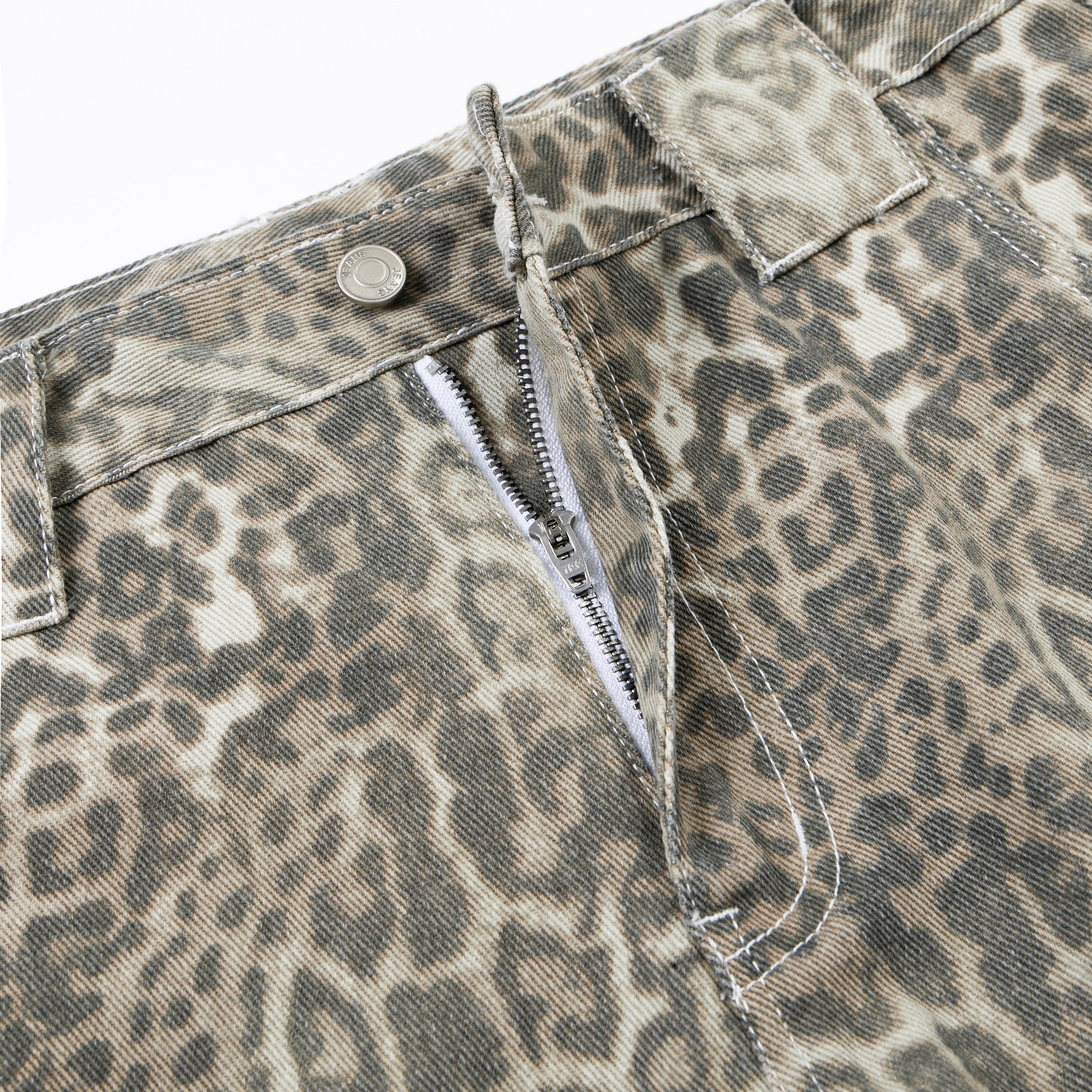 DONOTLOGO Retro Leopard Baggy Denim Shorts | Unisex Y2K Wide Leg Trousers with Bold Animal Print | High Street Relaxed Fit Bottoms