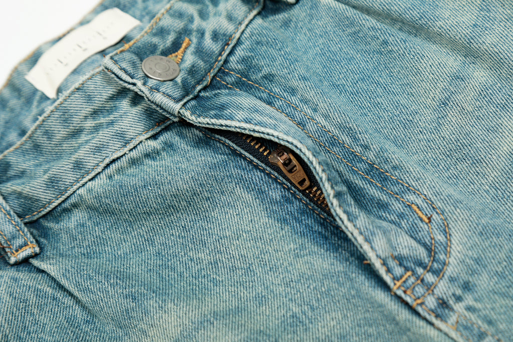 DONOTLOGO Urban Heritage Collection | Unisex Oversized Cropped Denim | Retro Aesthetic High-Rise Wide-Leg Bottoms with Authentic Fade Detail