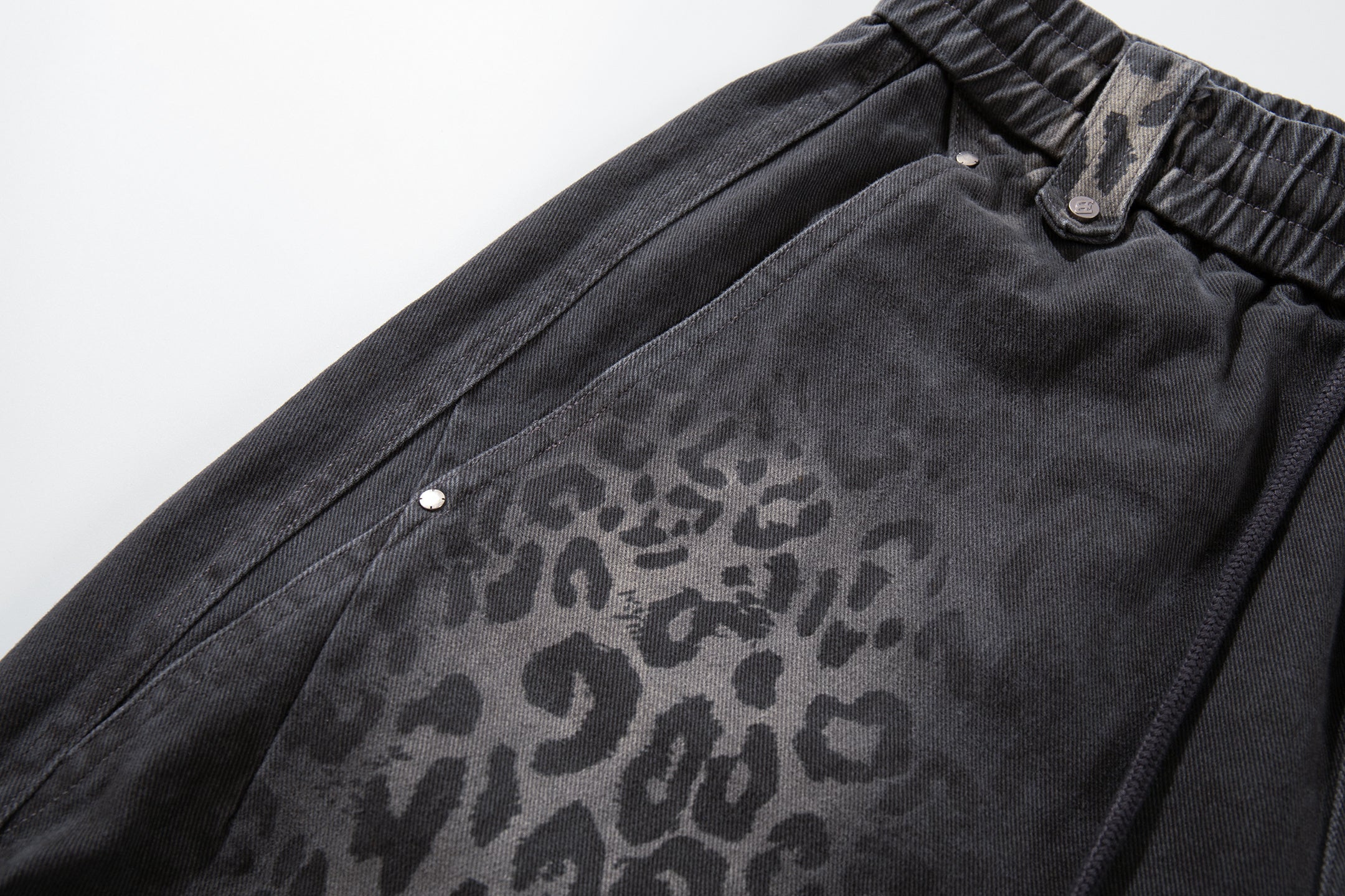 Unisex Trendy Streetwear Leopard-Print Gradient Distressed Curved-Leg Jeans