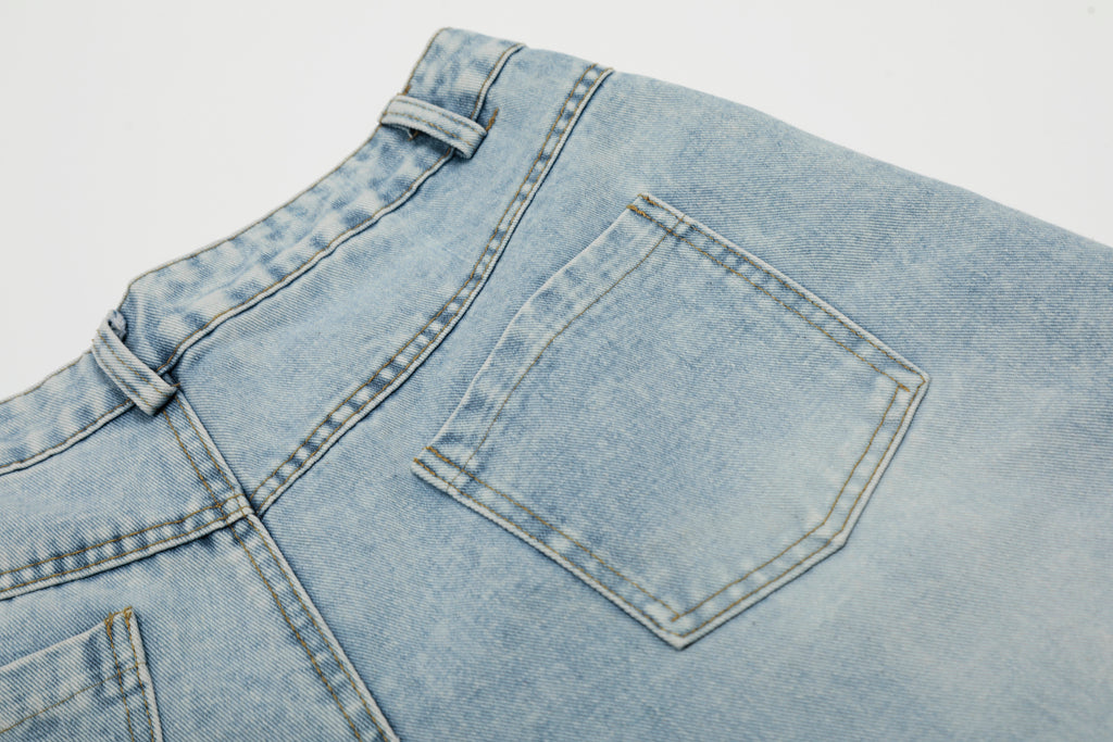 DONOTLOGO Unisex Flower Patch Denim Shorts | Light Wash, High-Waist | Loose Fit Summer Must-Have
