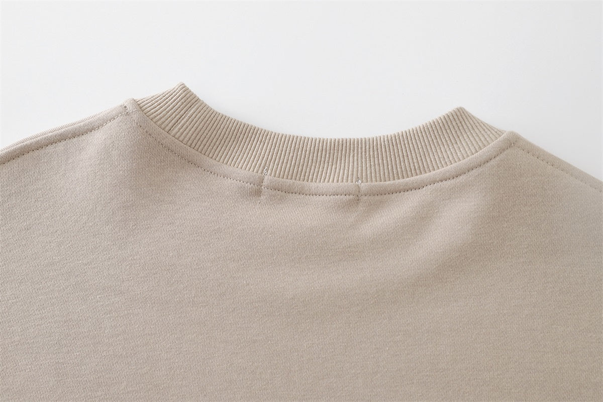 Unisex Street-Style Crewneck Pullover with Cracked Letter Print