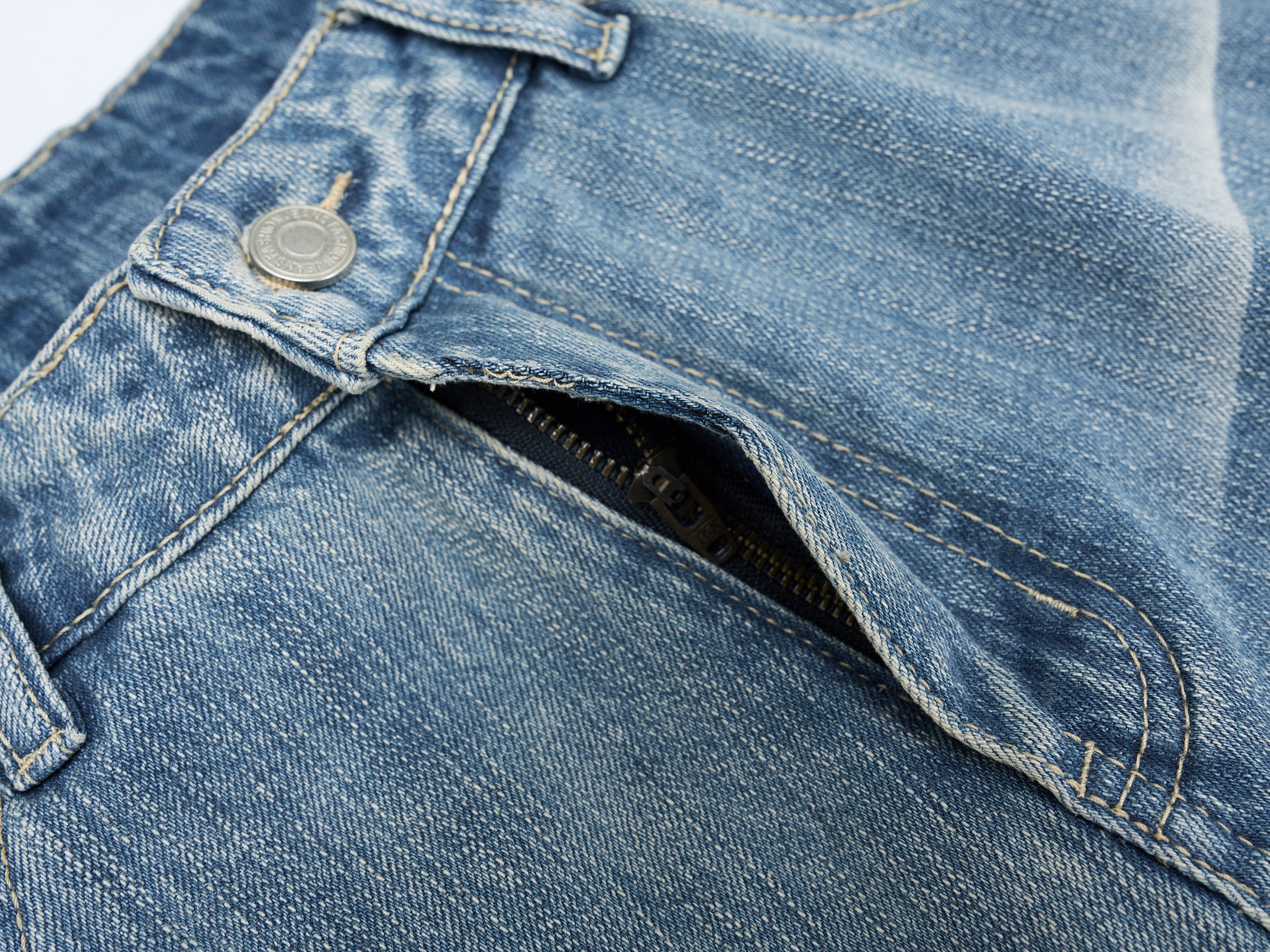 DONOTLOG Oversized Distressed Denim Jeans - Unisex Baggy Trousers with Raw Edge Rips & Whisker Effect - Edgy Streetwear Bottom with Wide Leg Silhouette