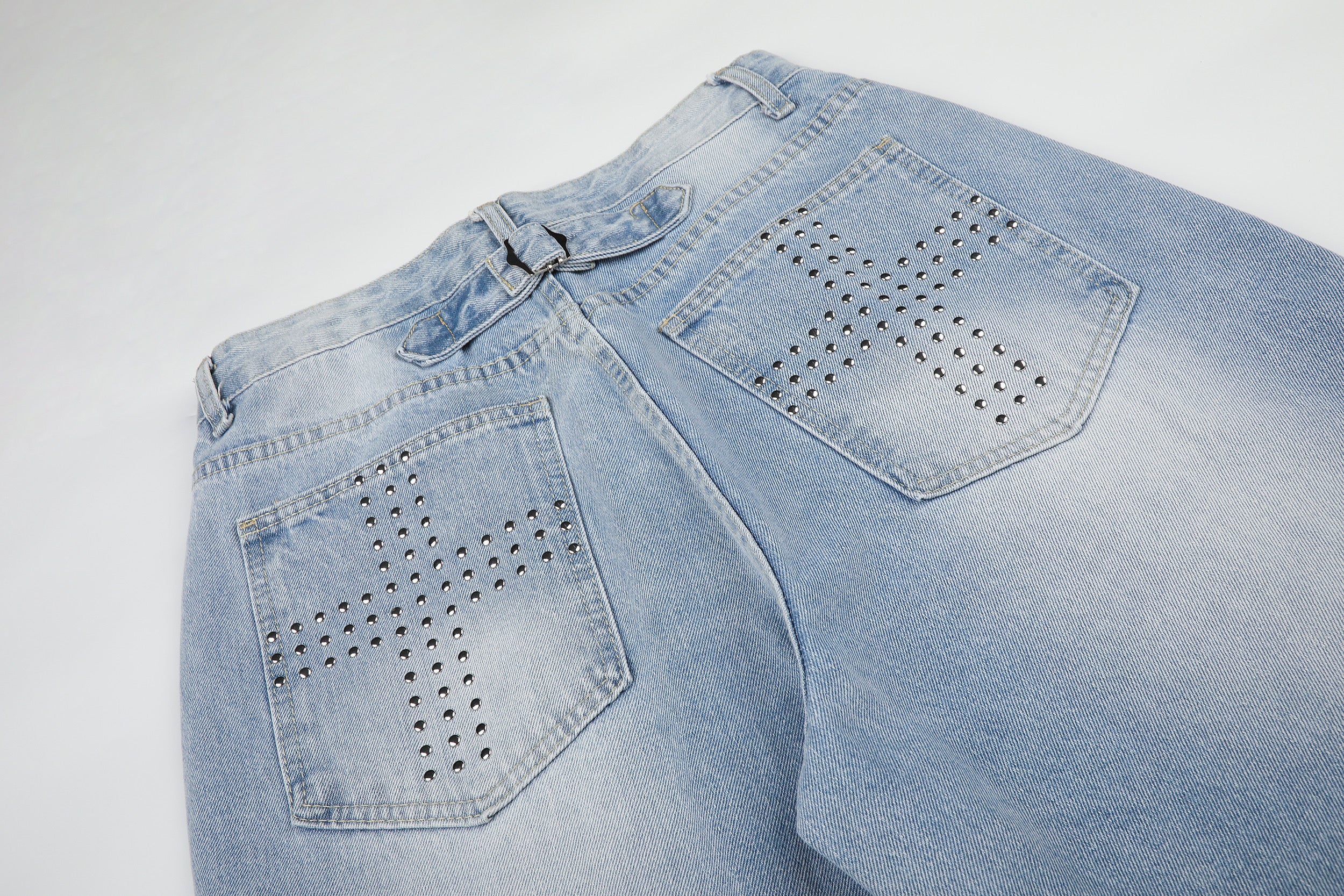 DONOTLOGO Urban Edge Collection | Unisex Relaxed Fit Denim Jeans | Bold Rivet Pocket Detail & Vintage Wash Finish with Classic Cotton Denim Fabric