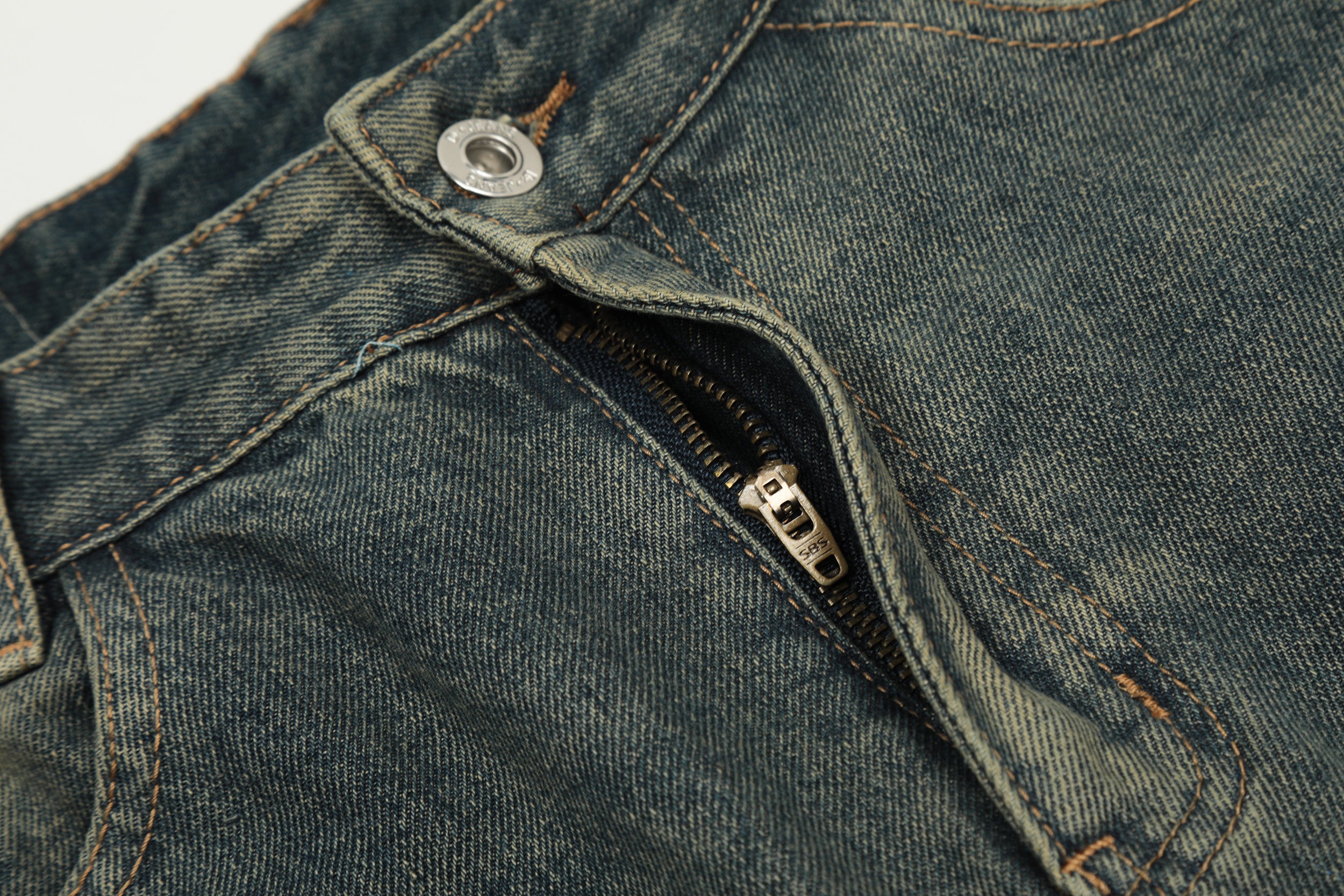 DONOTLOGO Oversized Vintage Denim Shorts - Unisex Baggy Jorts with Contrast Stitching - Edgy Streetwear Bottom with Patch Pockets & Distressed Wash