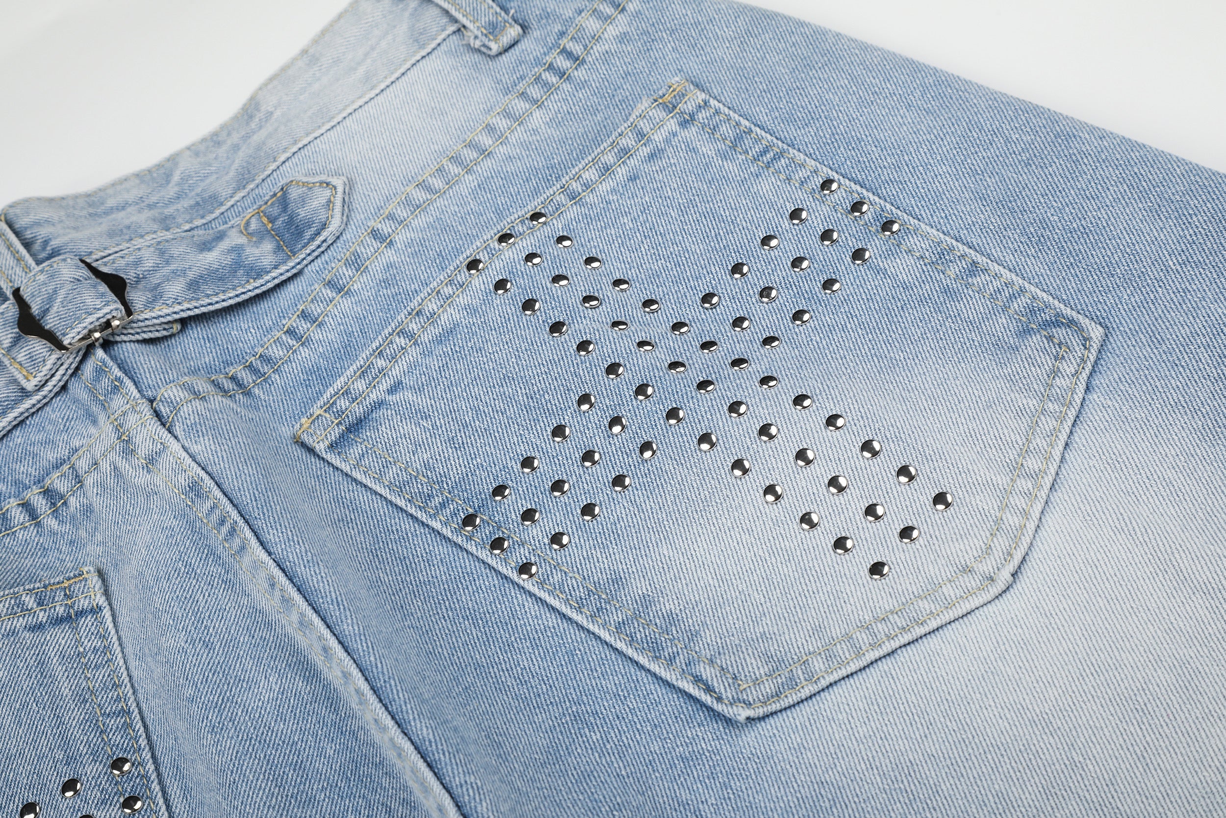 DONOTLOGO Urban Edge Collection | Unisex Relaxed Fit Denim Jeans | Bold Rivet Pocket Detail & Vintage Wash Finish with Classic Cotton Denim Fabric