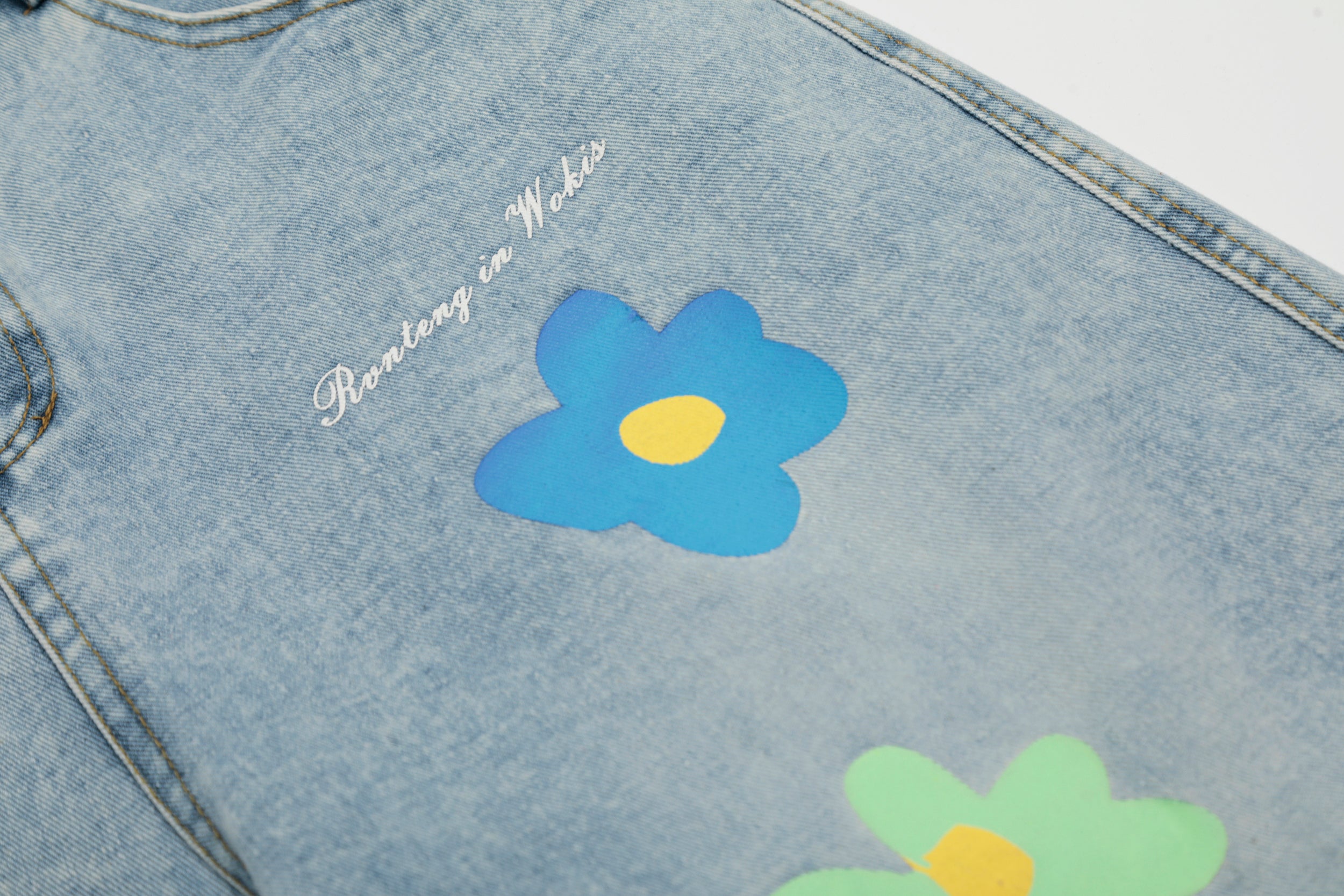 DONOTLOGO Unisex Flower Patch Denim Shorts | Light Wash, High-Waist | Loose Fit Summer Must-Have