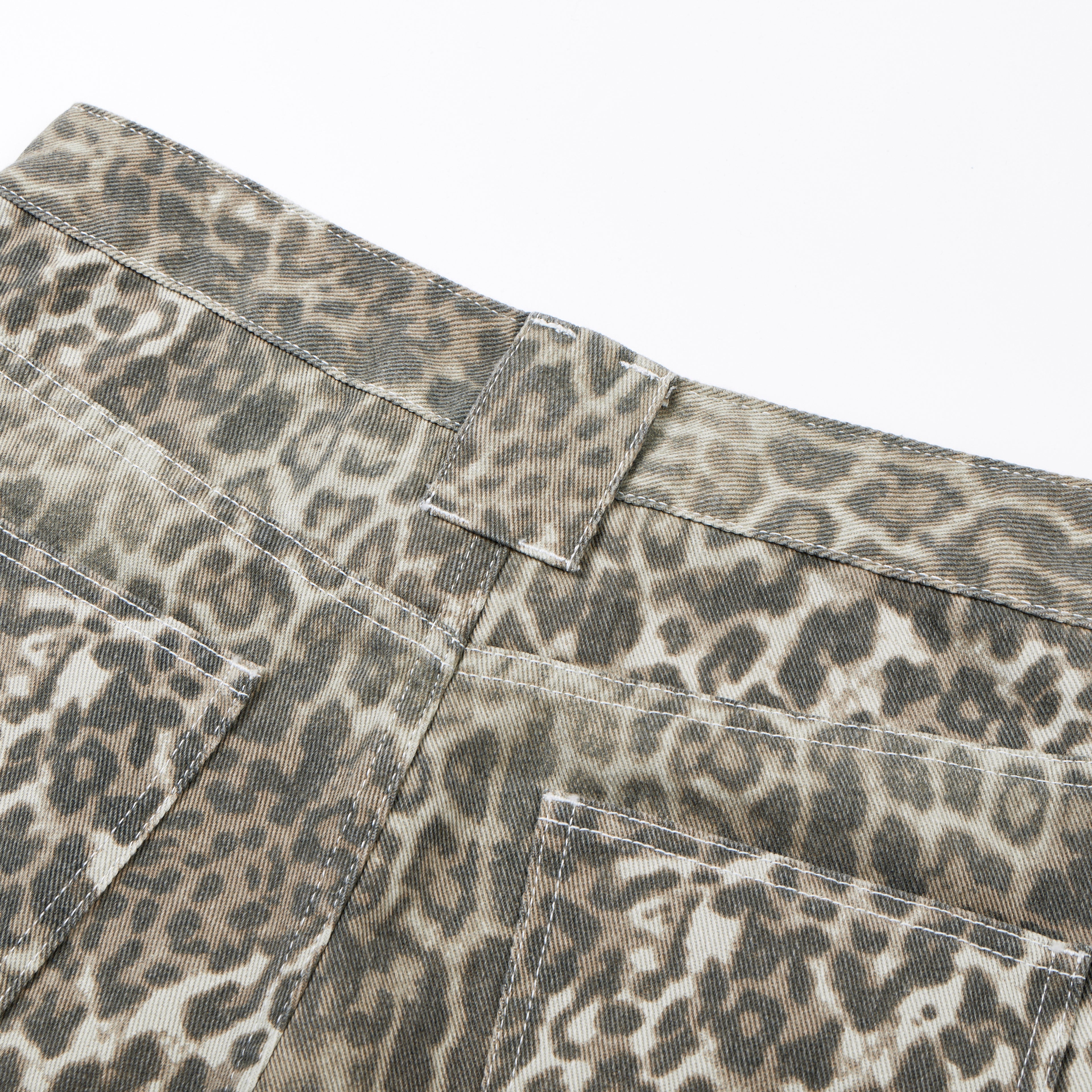 DONOTLOGO Retro Leopard Baggy Denim Shorts | Unisex Y2K Wide Leg Trousers with Bold Animal Print | High Street Relaxed Fit Bottoms