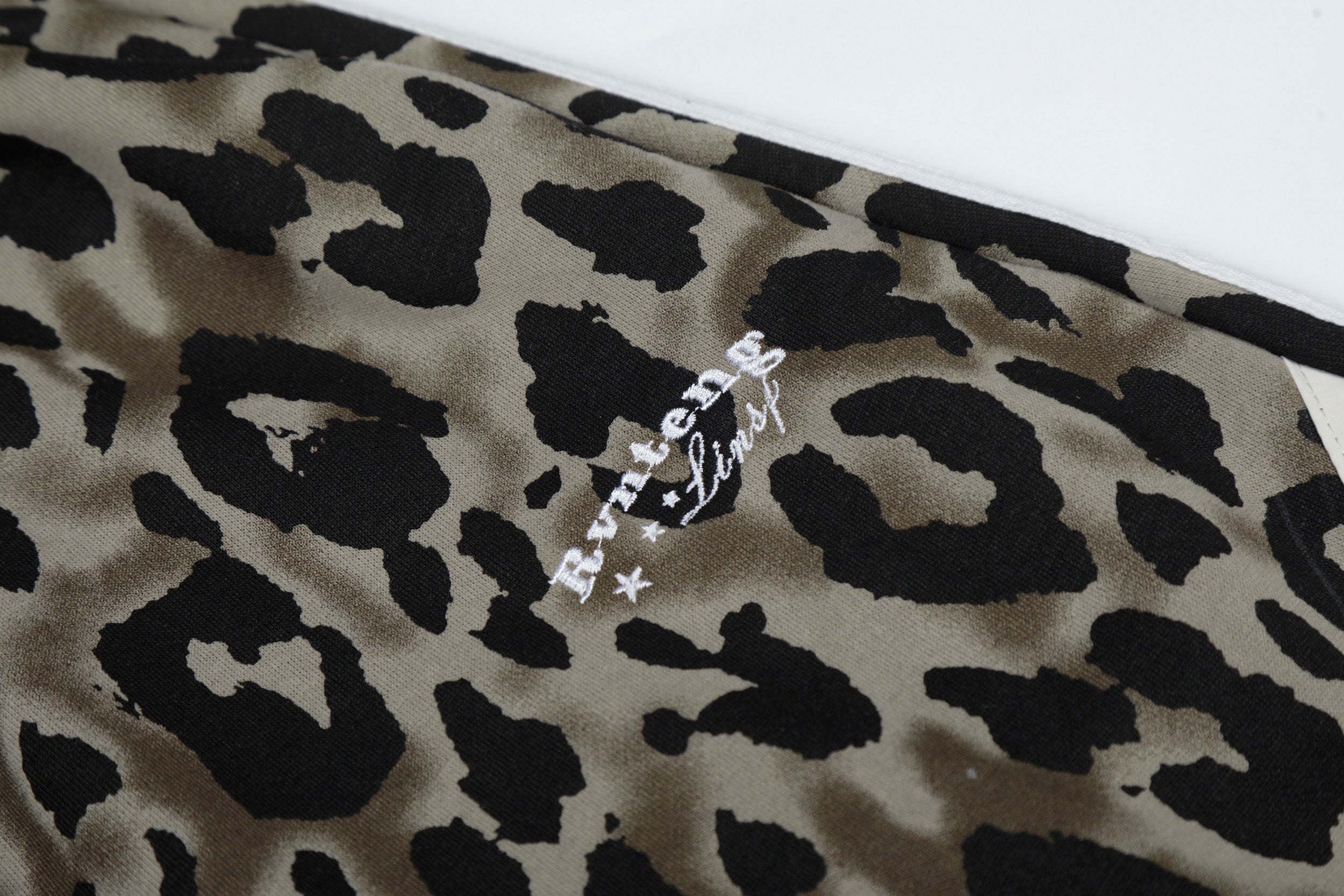 DONOTLOGO Urban Streetwear Collection | Unisex Relaxed Fit Sweatpants | Bold Leopard Motif & High-Waist Silhouette with Breathable Cotton Blend