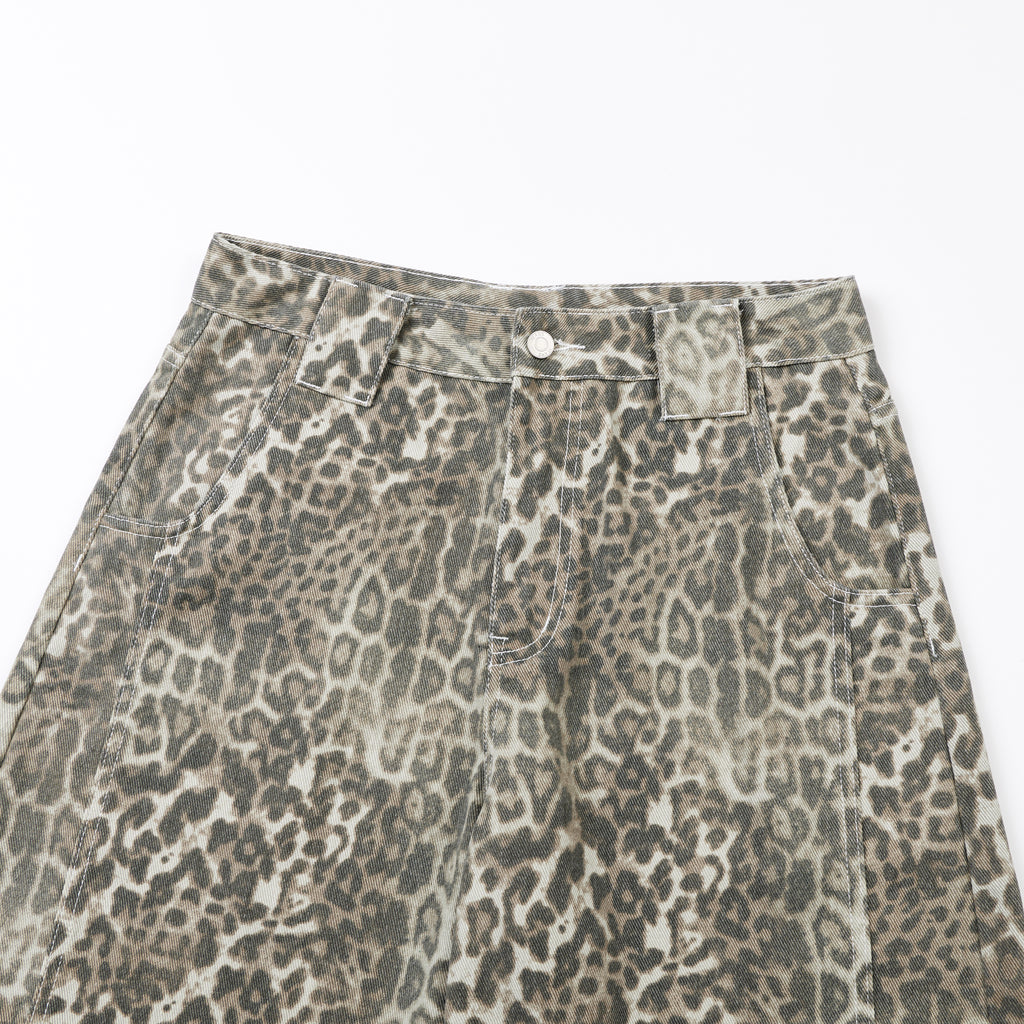 DONOTLOGO Retro Leopard Baggy Denim Shorts | Unisex Y2K Wide Leg Trousers with Bold Animal Print | High Street Relaxed Fit Bottoms