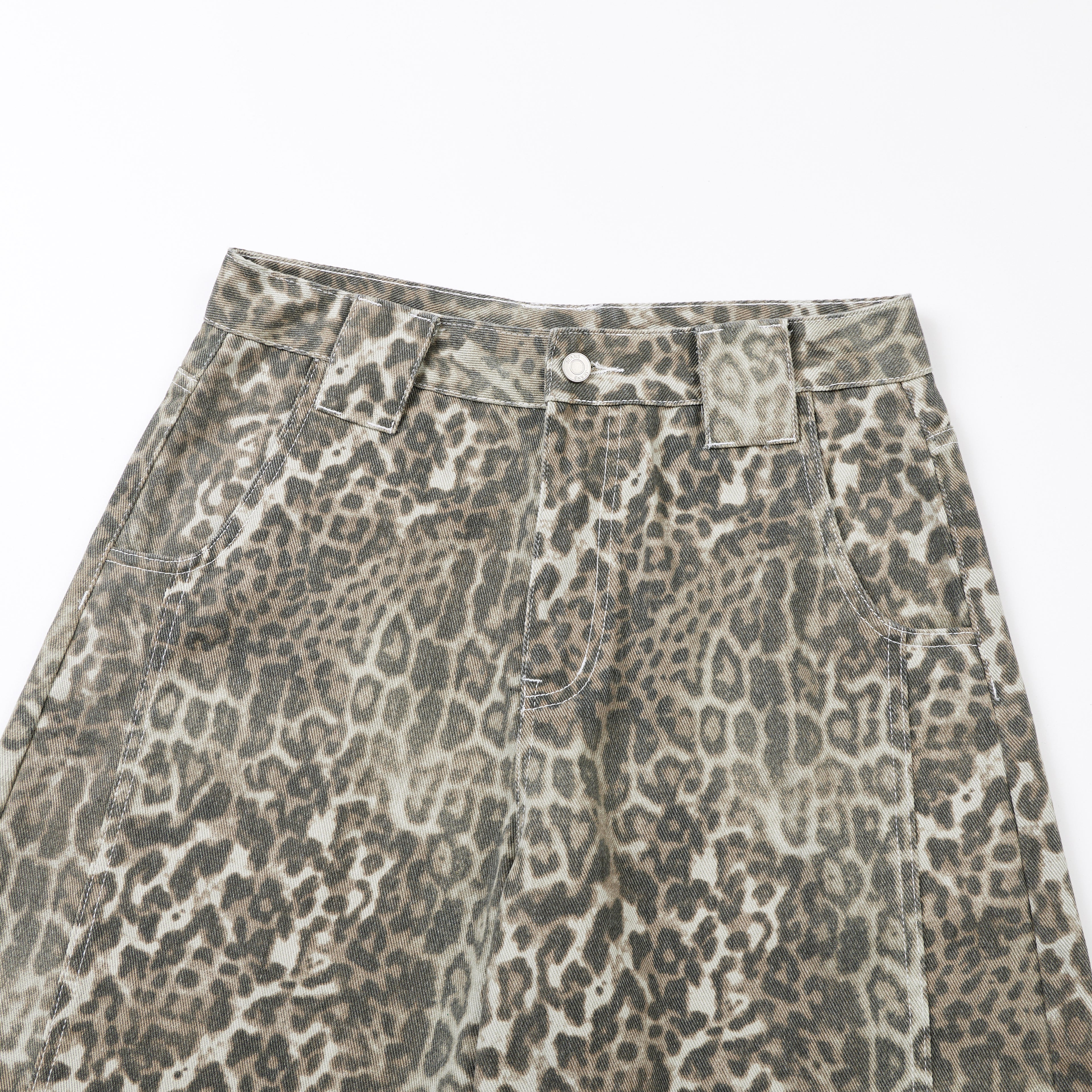 DONOTLOGO Retro Leopard Baggy Denim Shorts | Unisex Y2K Wide Leg Trousers with Bold Animal Print | High Street Relaxed Fit Bottoms